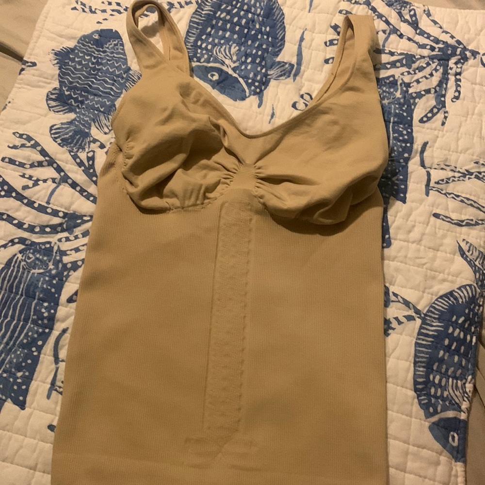 Guess Beige Ribbed Shaper Tank with Built in Cups Smooth Fit soft XS NWOT